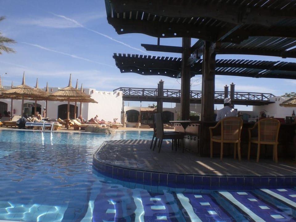 Pool mit Poolbar Tivoli Hotel Aqua Park