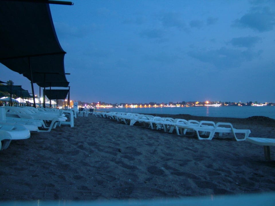 Strand am Abend Hotel Sirma