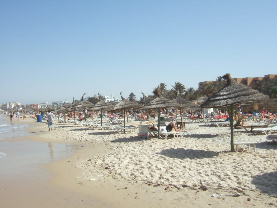 Flach abfallender Strand El Ksar Resort & Thalasso