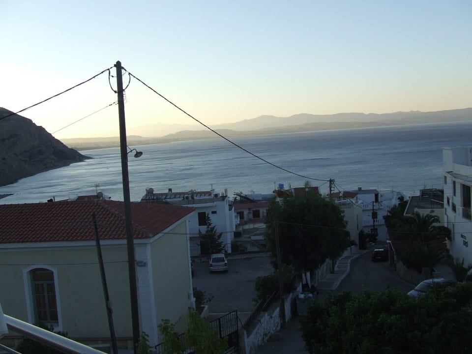 Links vom Pool Ariadne Apartments