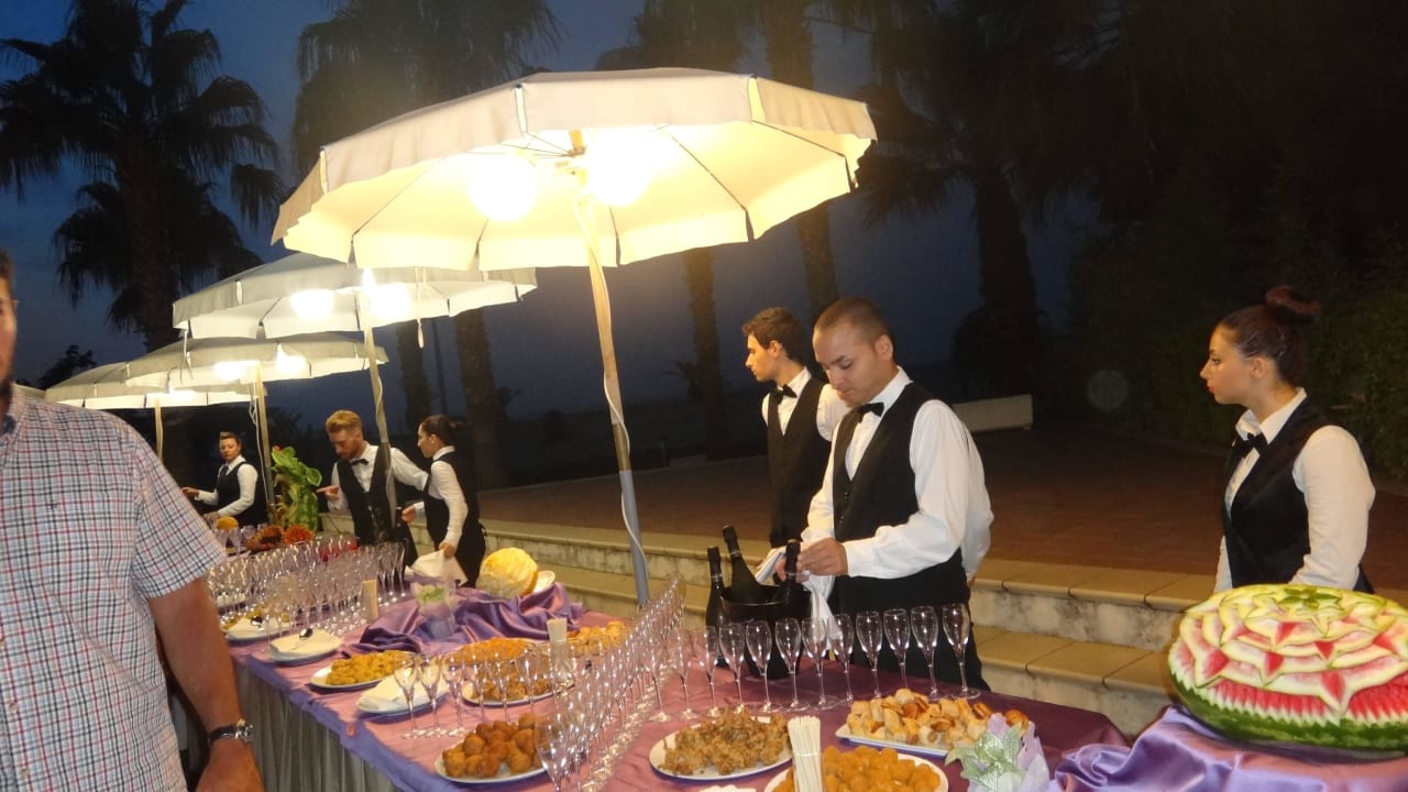 Przekąski nad basenem Le Dune Beach Club