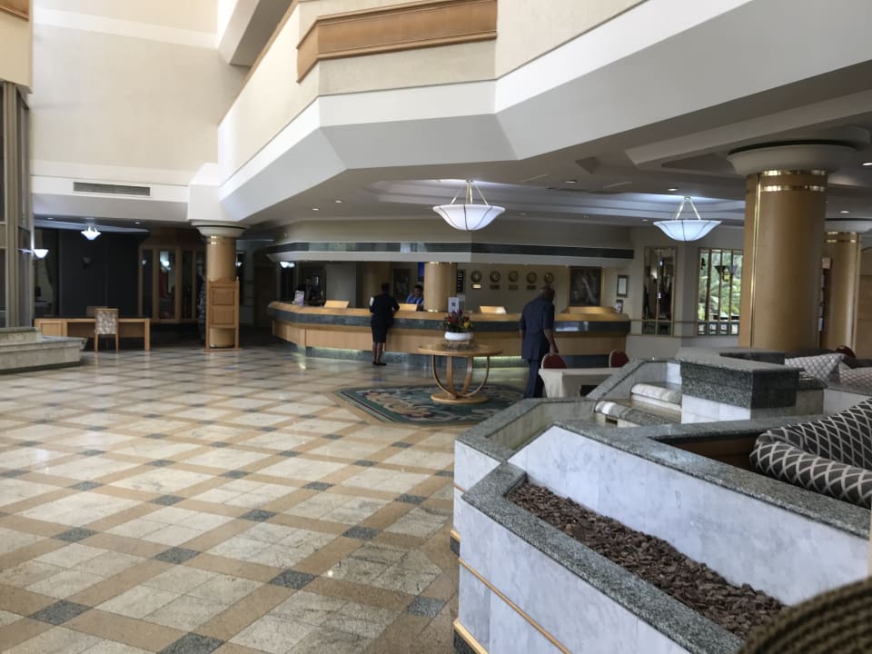 Lobby Safari Court Hotel
