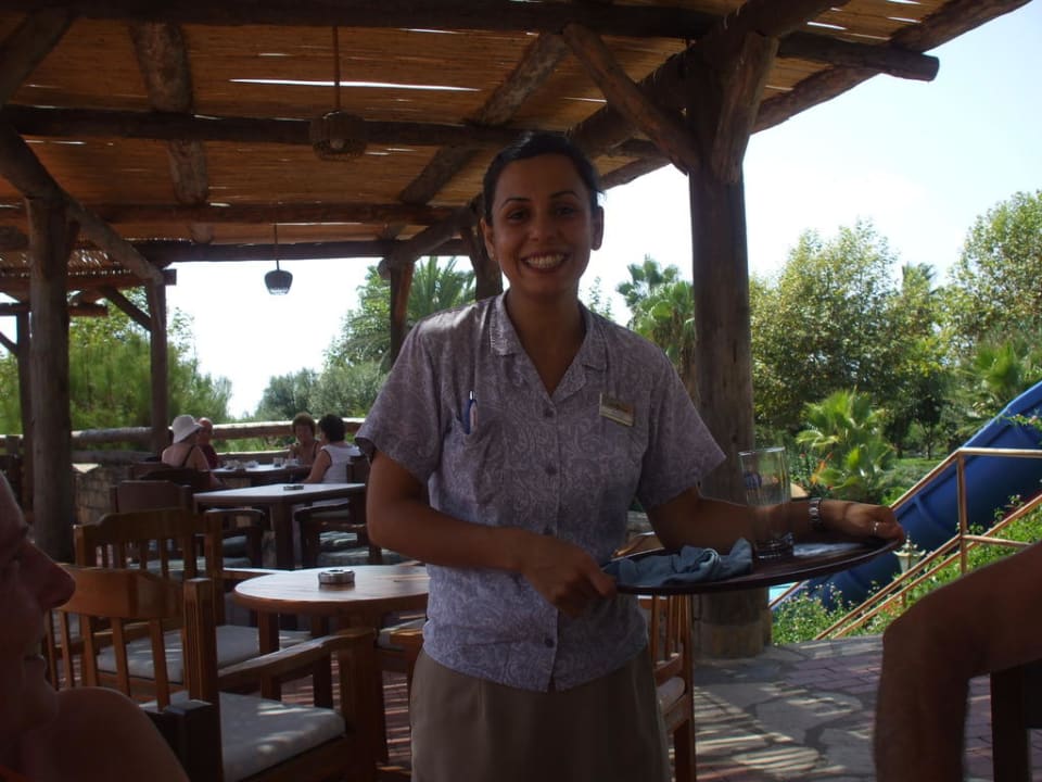 Nette Kellnerin Hotel Defne Garden