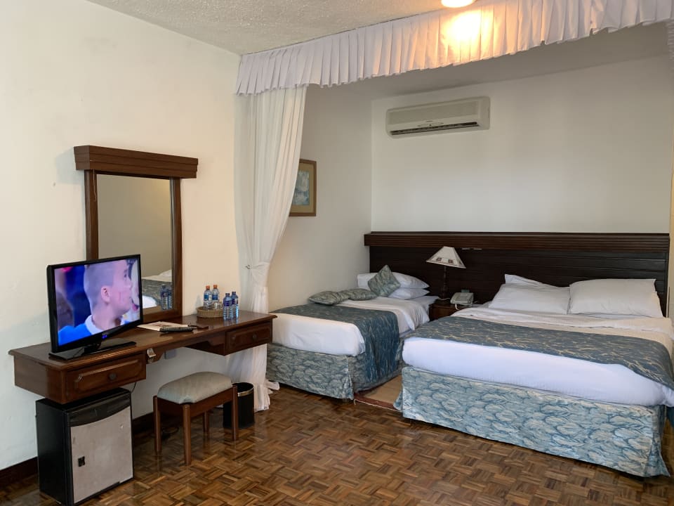 Zimmer Travellers Beach Hotel & Club