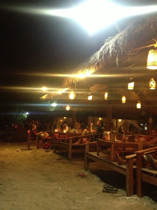 Blick auf die Tische Chill Out Bungalows