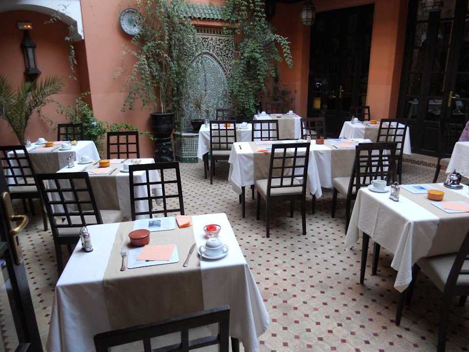 Frühstück im Innenhof Hotel & Spa Les Borjs De La Kasbah