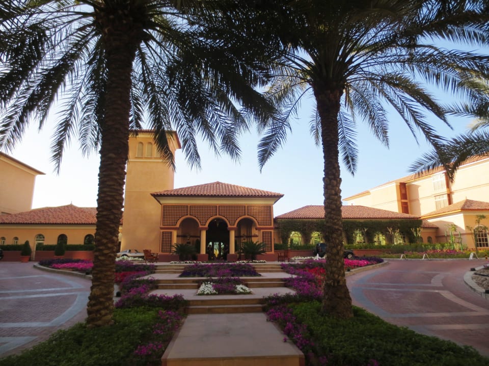 Zufahrt und Eingang The Ritz-Carlton, Dubai