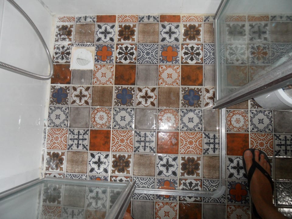 Dusche im Hotel Club Hotel Anjeliq