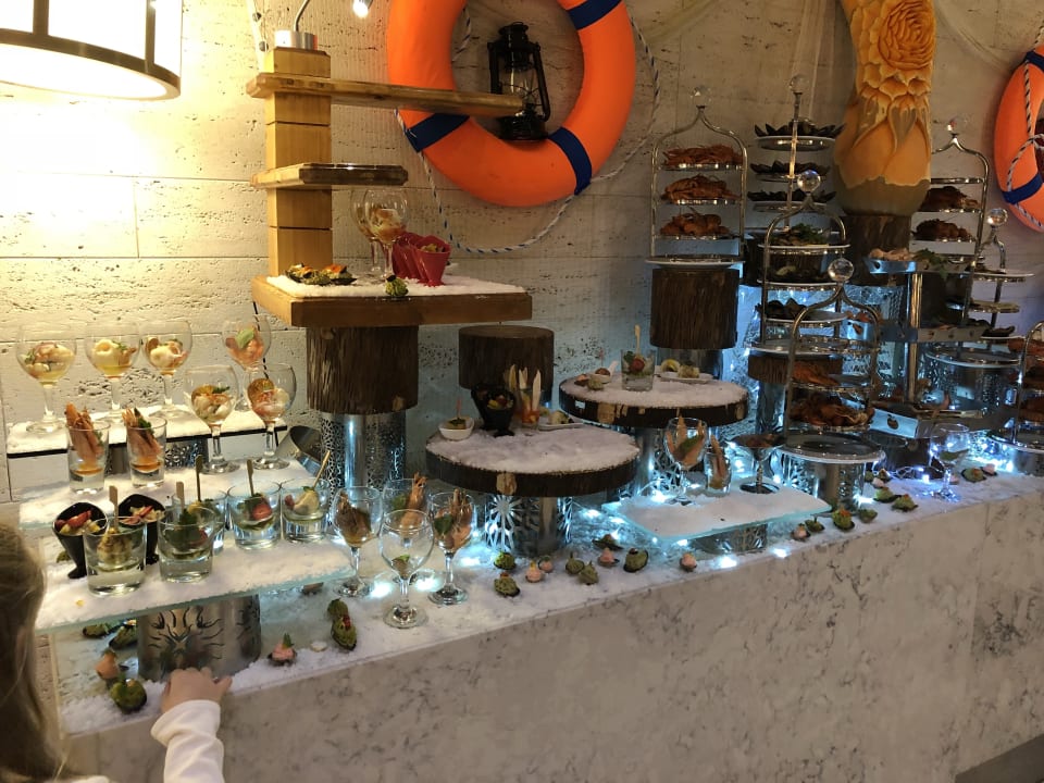 Meer Acanthus Cennet Barut Collection