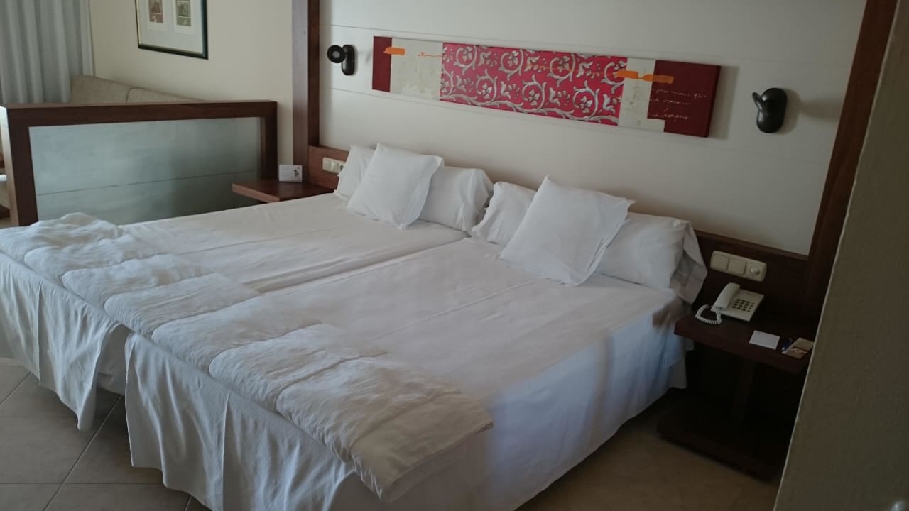 Großes Doppelbett Zimmer 1238 Hipotels Natura Palace