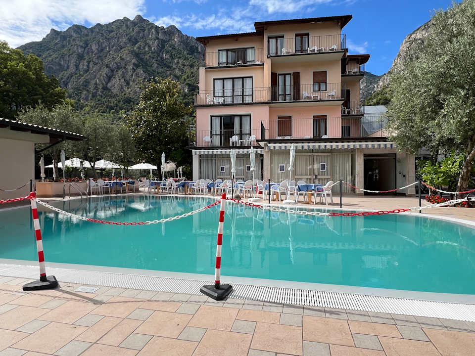 Pool Hotel Garda Bellevue