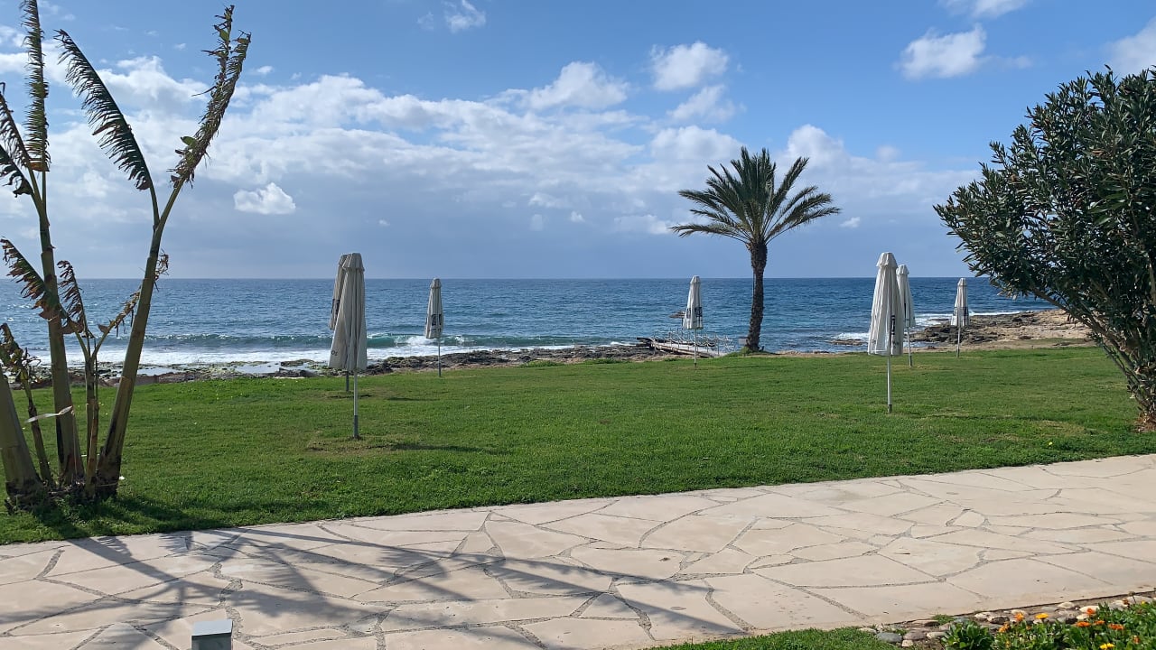 Gartenanlage Constantinou Bros Athena Royal Beach Hotel