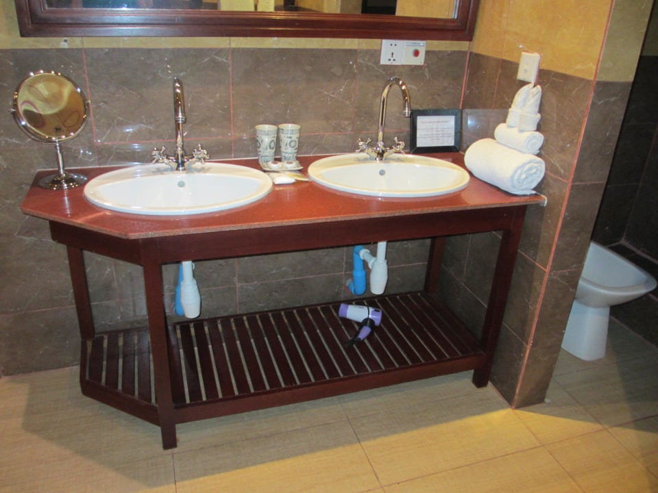 Bad Hotel The Villa Paradiso