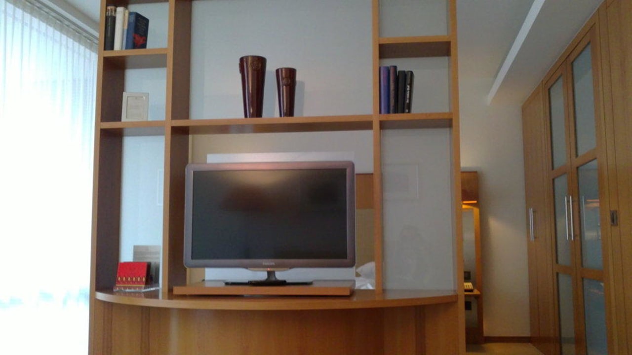 Trennregal zwischen Wohn- und Schlafbereich The Mandala Hotel