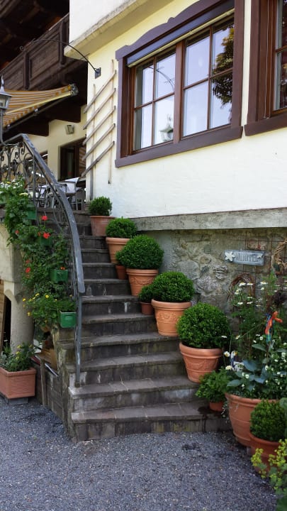 Treppe zur großen Terrasse Hotel Seebichl