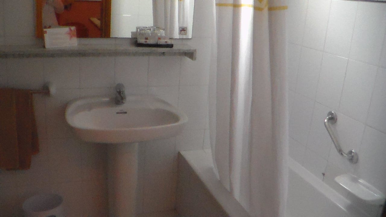 Badezimmer-sehr sauber Hotel Riu Oliva Beach Resort