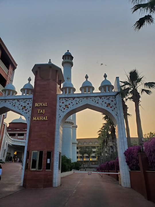 Außenansicht Royal Taj Mahal Hotel