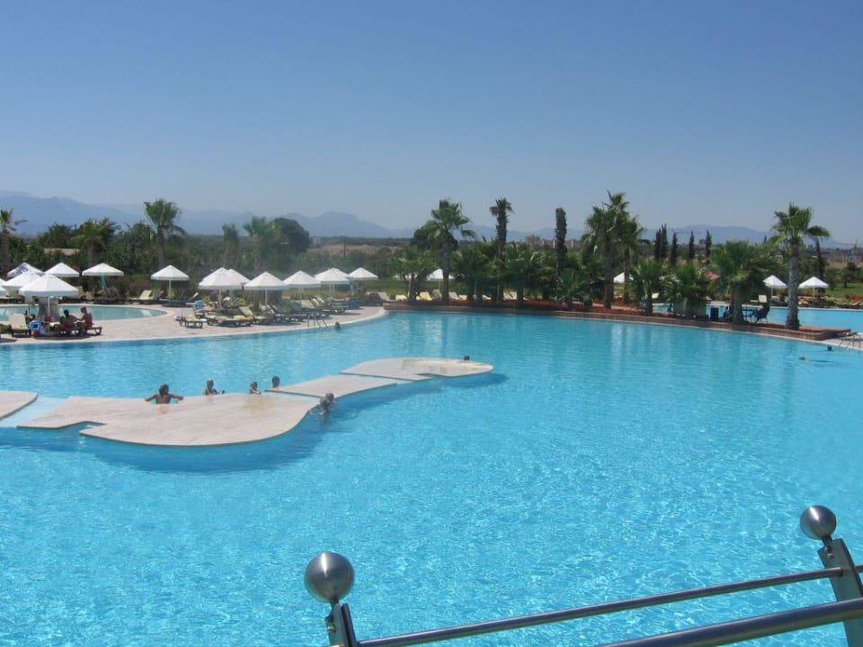 Ein teil der Poollandschaft Lara Barut Collection