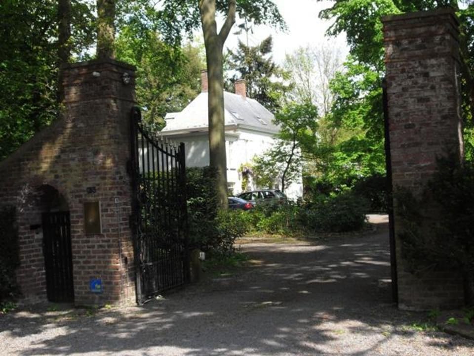 Hofauffahrt B&B 't Wit Huys Brugge