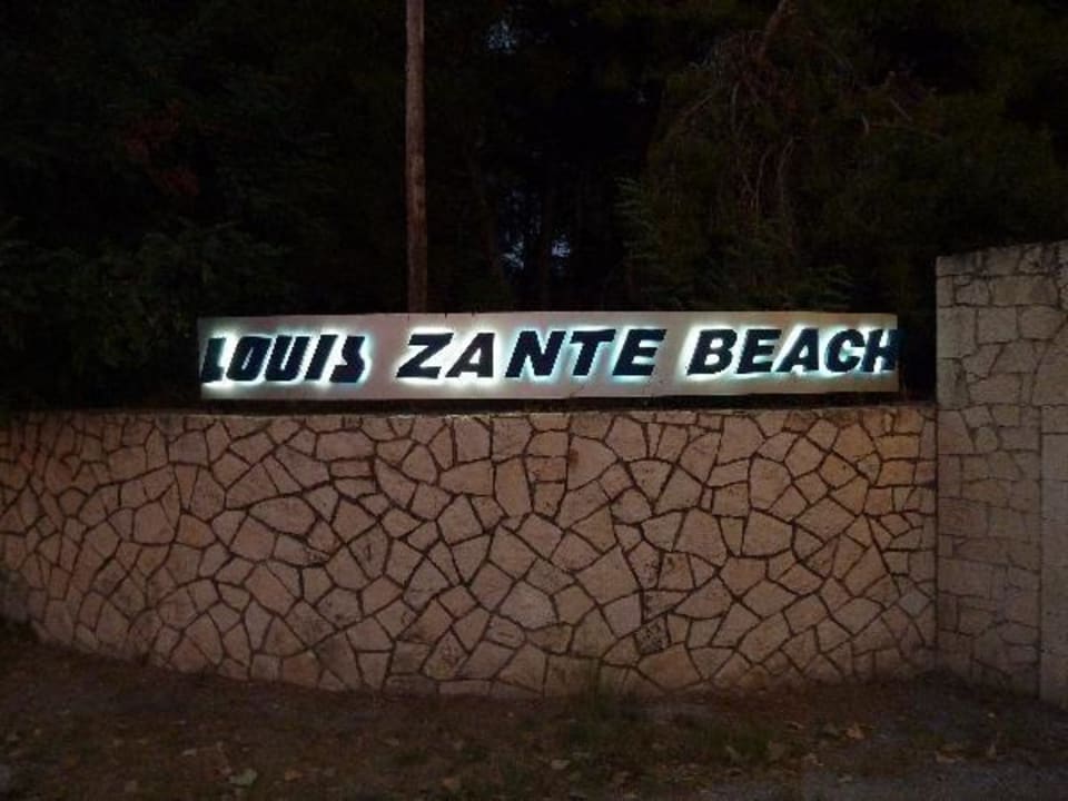 Bei der Einfahrt Domes Aulūs Zante, Autograph Collection