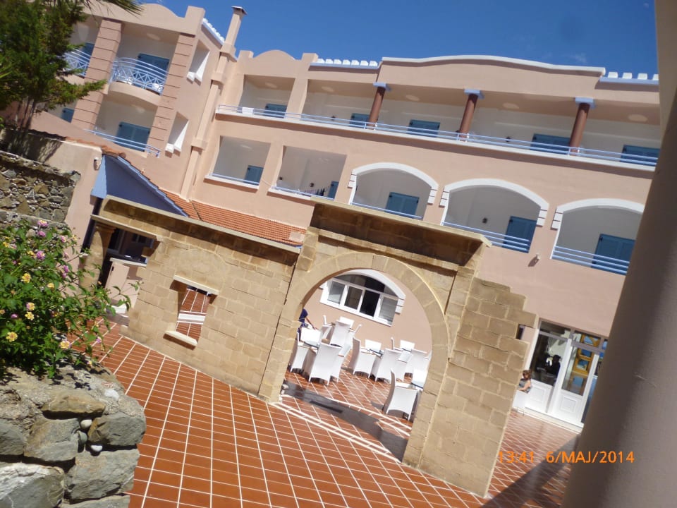 Widok na bar przy krytym basenie Mitsis Rodos Village