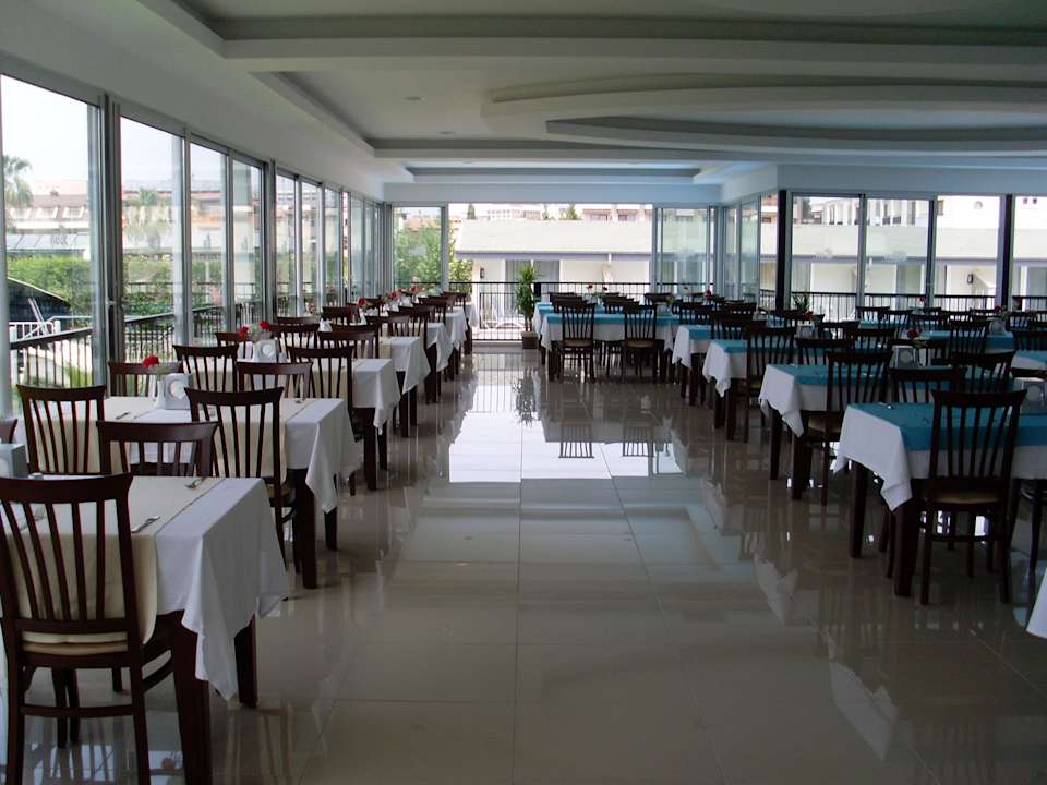 Der neugestaltete Speisesaal Sun Club Hotel