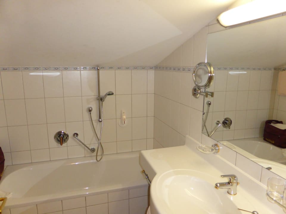 Oberes Bad der Suite Rosalie Platzlhof - Mein Hotel im Zillertal