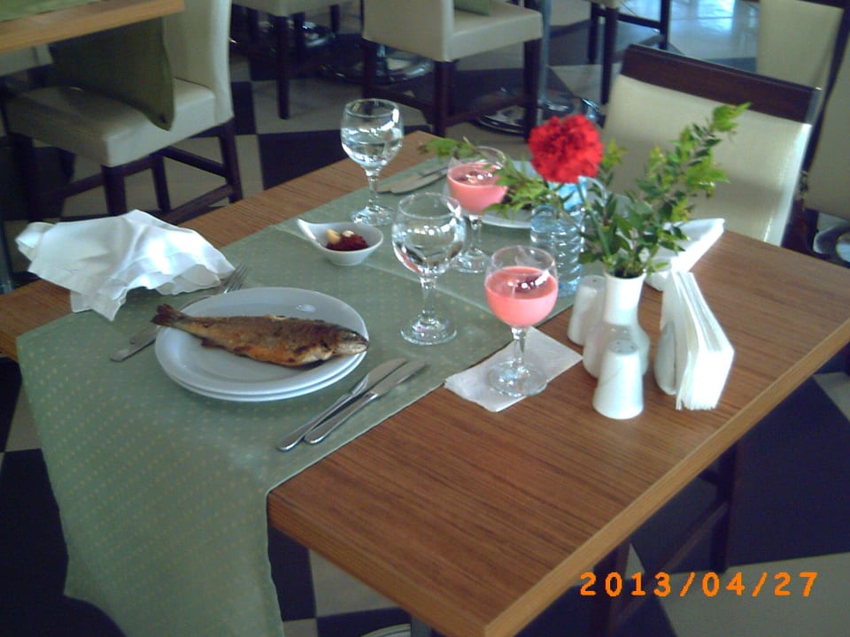 Selbstgedeckter Tisch, leckerer Fisch Cenger Beach Resort & Spa