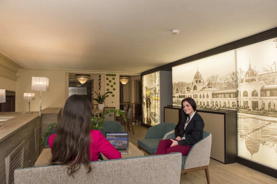 Lounge Three Corners Hotel Art