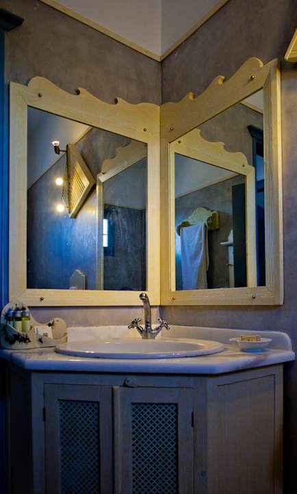 Bathroom of 50m2 apartment Aegagros Caldera Houses