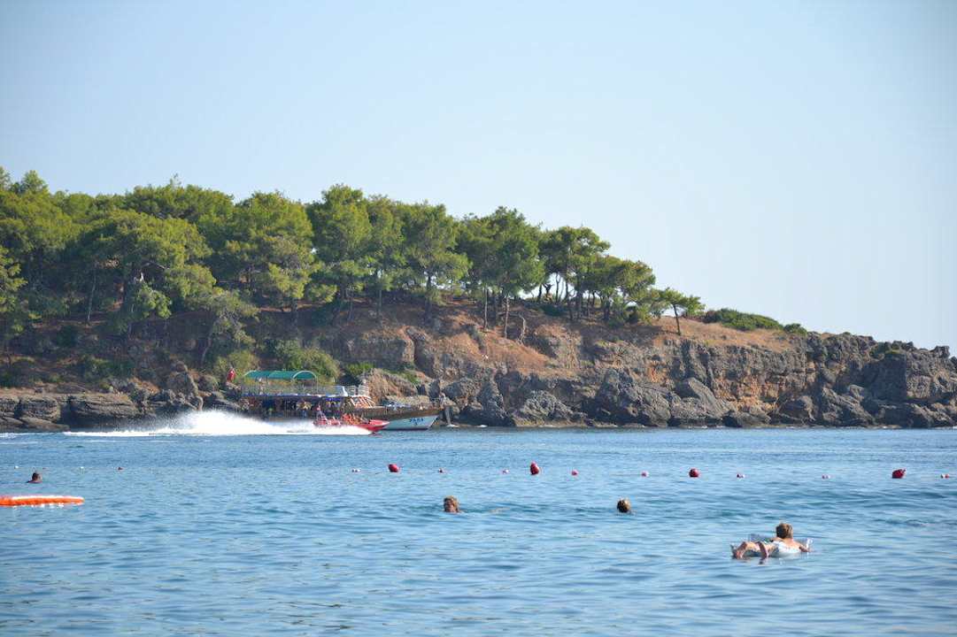 Strandidylle mit Blick auf die Felsen Sealife Buket Resort & Beach