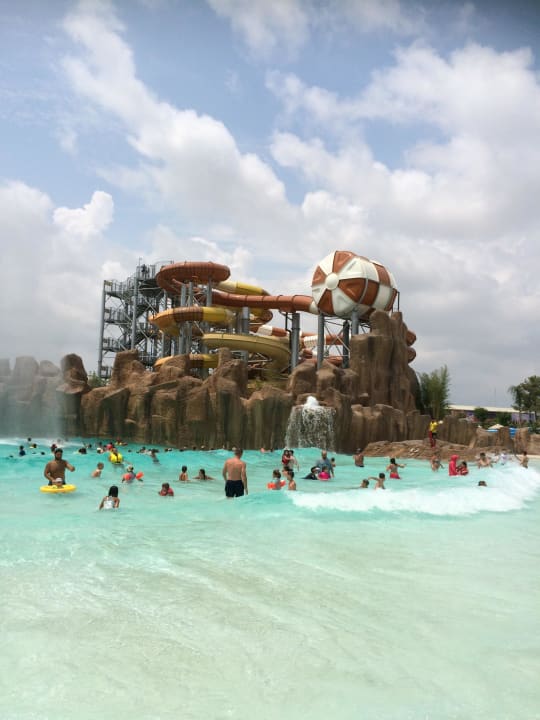 Wellenlagune im Aquapark The Land of Legends Kingdom Hotel