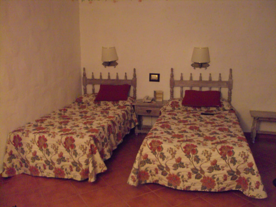 Die Betten im Doppelzimmer 806 Hotel Parque Tropical