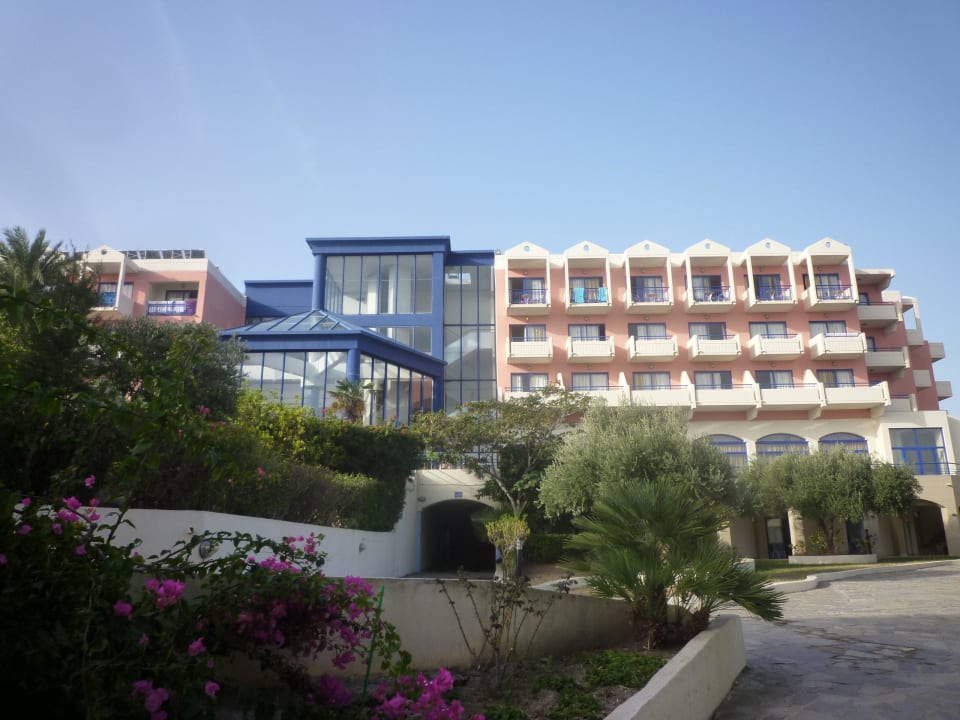 Hauptgebäude-Teilansicht Kresten Palace Hotel