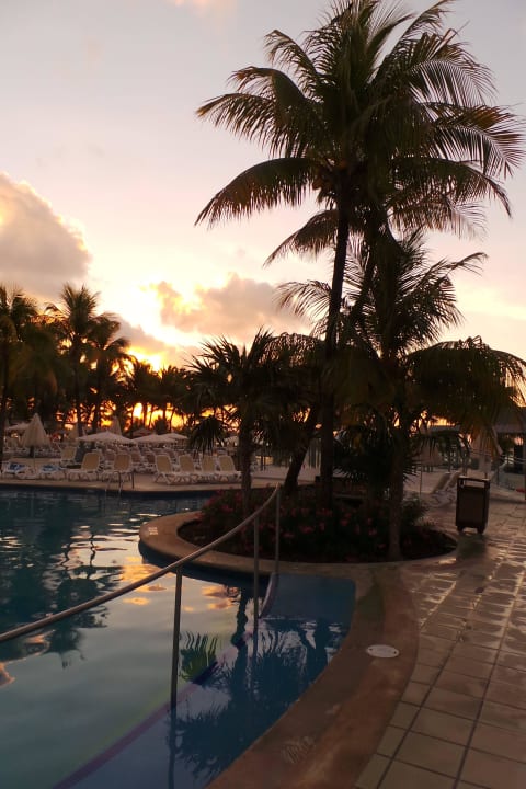 Sonnenaufgang am Pool Hotel Riu Yucatan