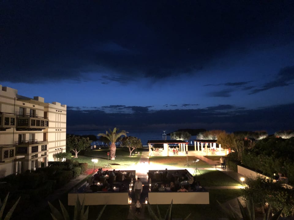 Ausblick von der Terrasse zum Strand Grecotel Meli Palace