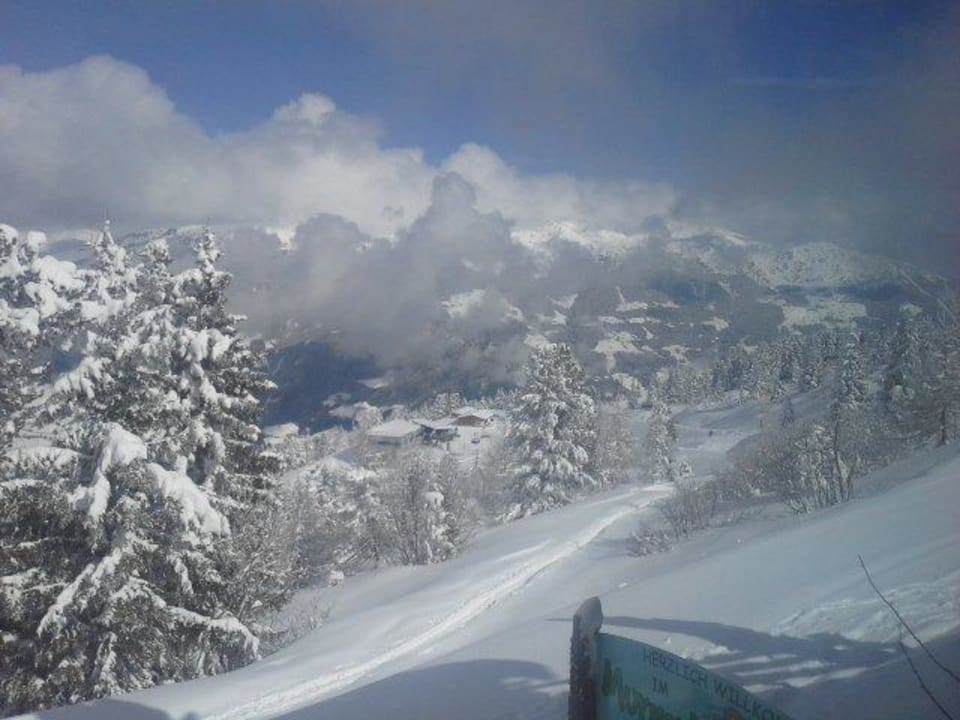 Tiefverschneite Landschaft Kaltenbacher Skihütte