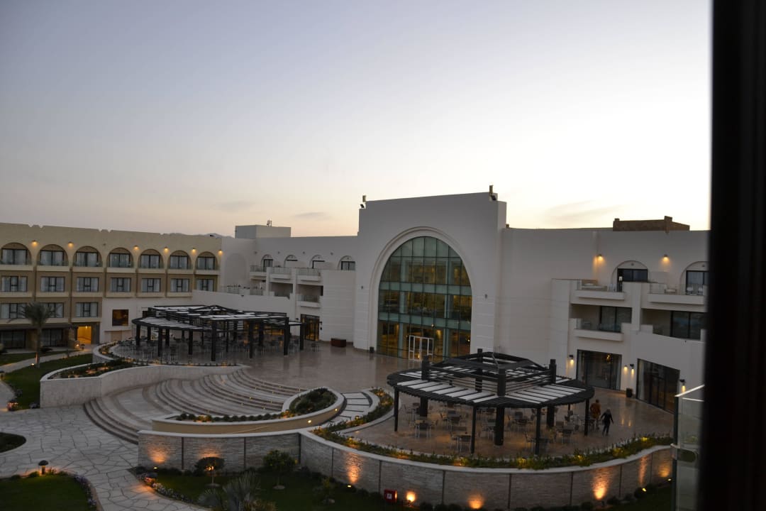 Blick Zimmer Richtung Terrasse / Lobby Mövenpick Waterpark Resort & Spa Soma Bay