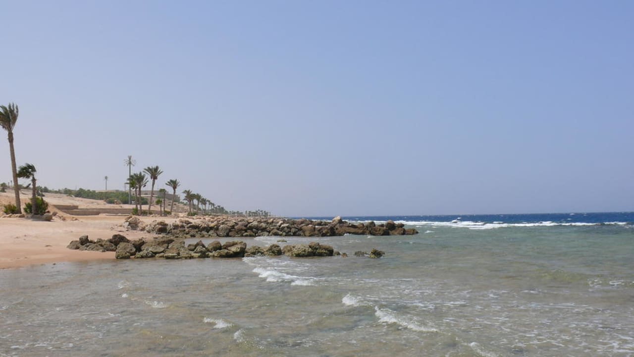 Strandansicht von Süden zu den Lagunen Pickalbatros Citadel Resort