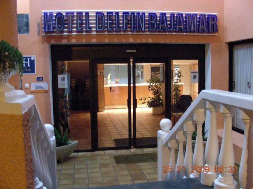Hoteleingang Hotel Delfin Laguna Bajamar