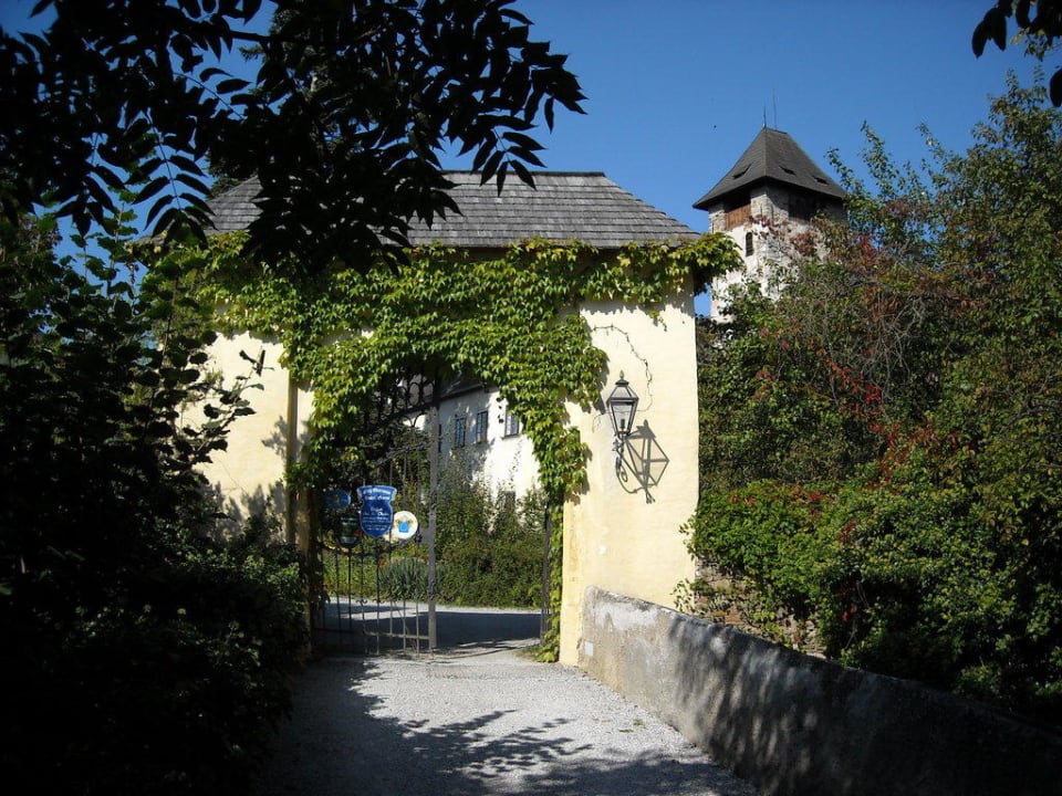 Zufahrt/Burgtor Hotel Burg Oberranna