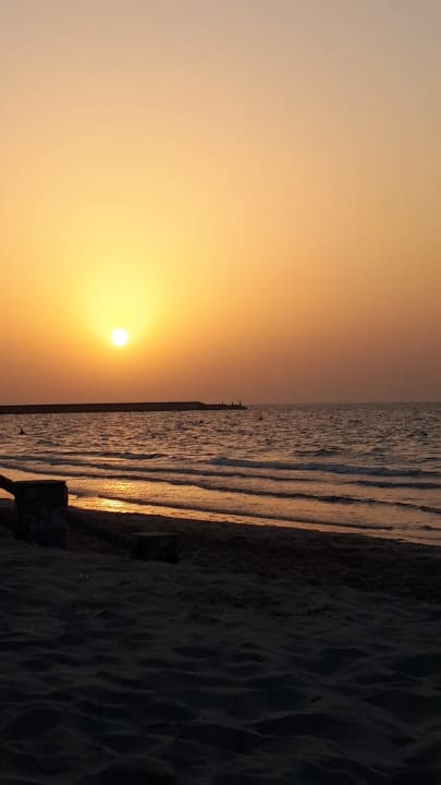 Strand The Cove Rotana Resort