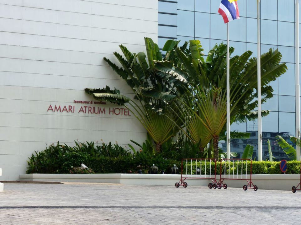 Eingangsansicht Grand Mercure Bangkok Atrium