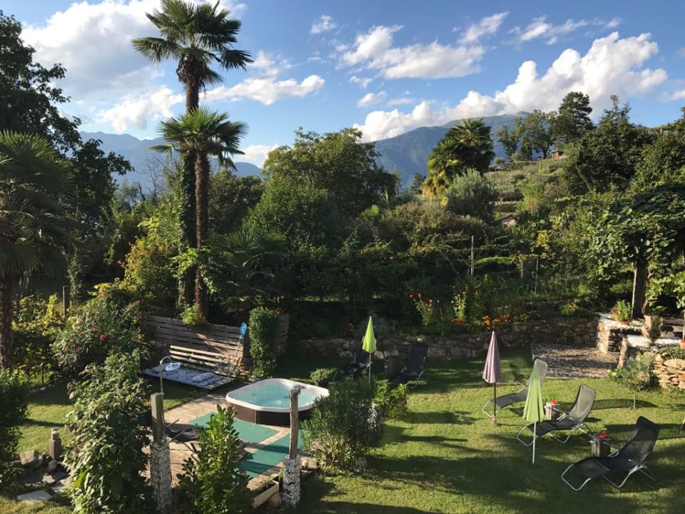 Garten mit Whirlpool und Sauna  CS Casa Serena