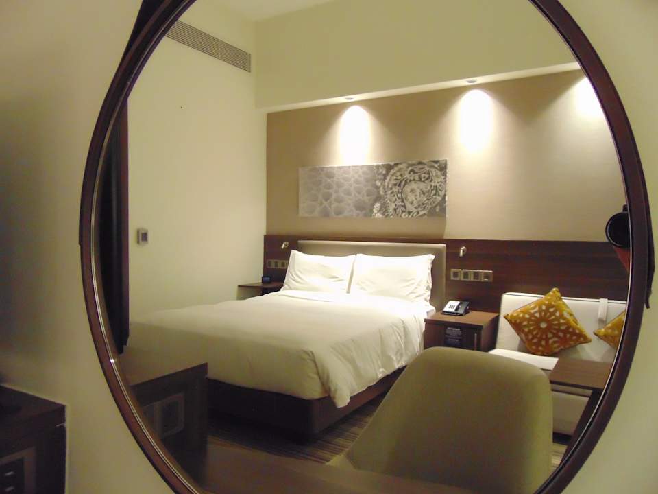 Zimmer Hampton By Hilton Dubai Airport