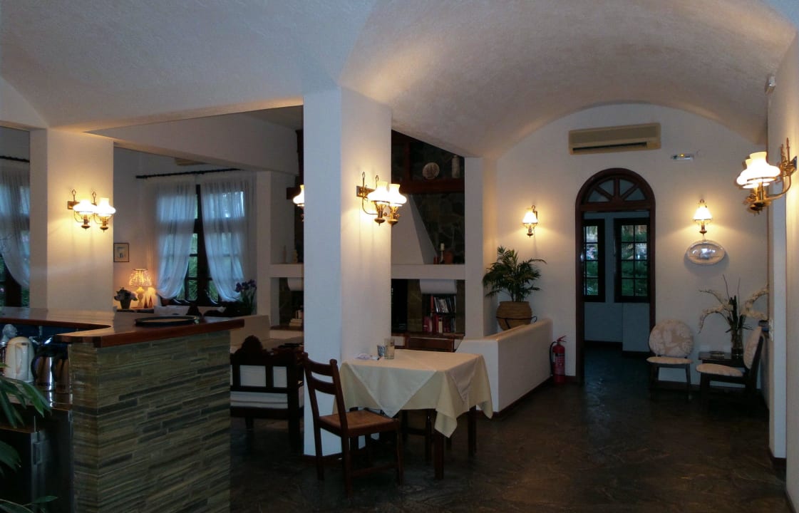 Lounge and Bar Kouros