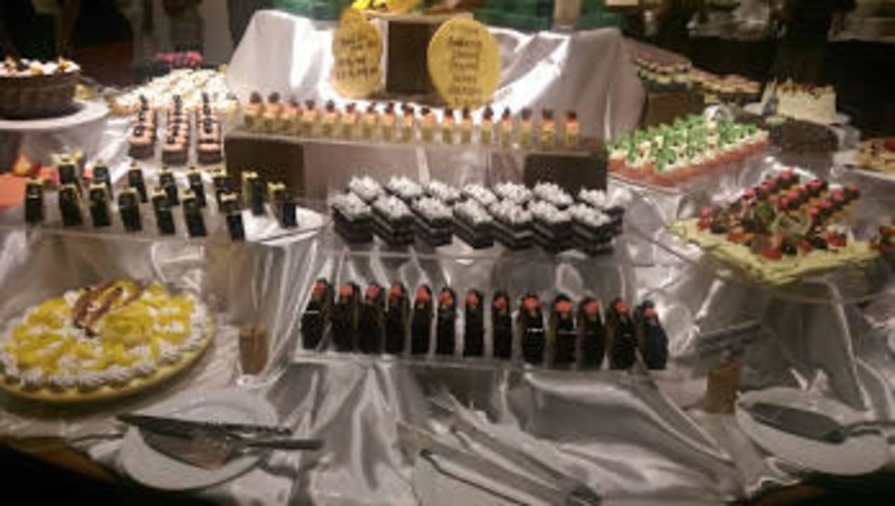 Muttertagsbuffet NH Collection Maldives Reethi Resort