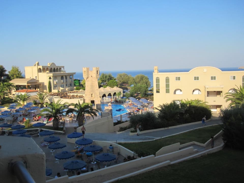 Blick auf den Pool  Lindos Royal Resort
