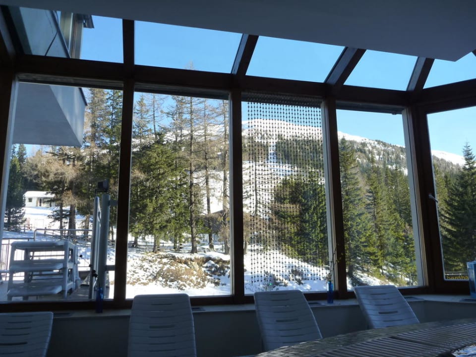 Blick vom Solebecken zum Gipfel Aineck Familienhotel Hinteregger