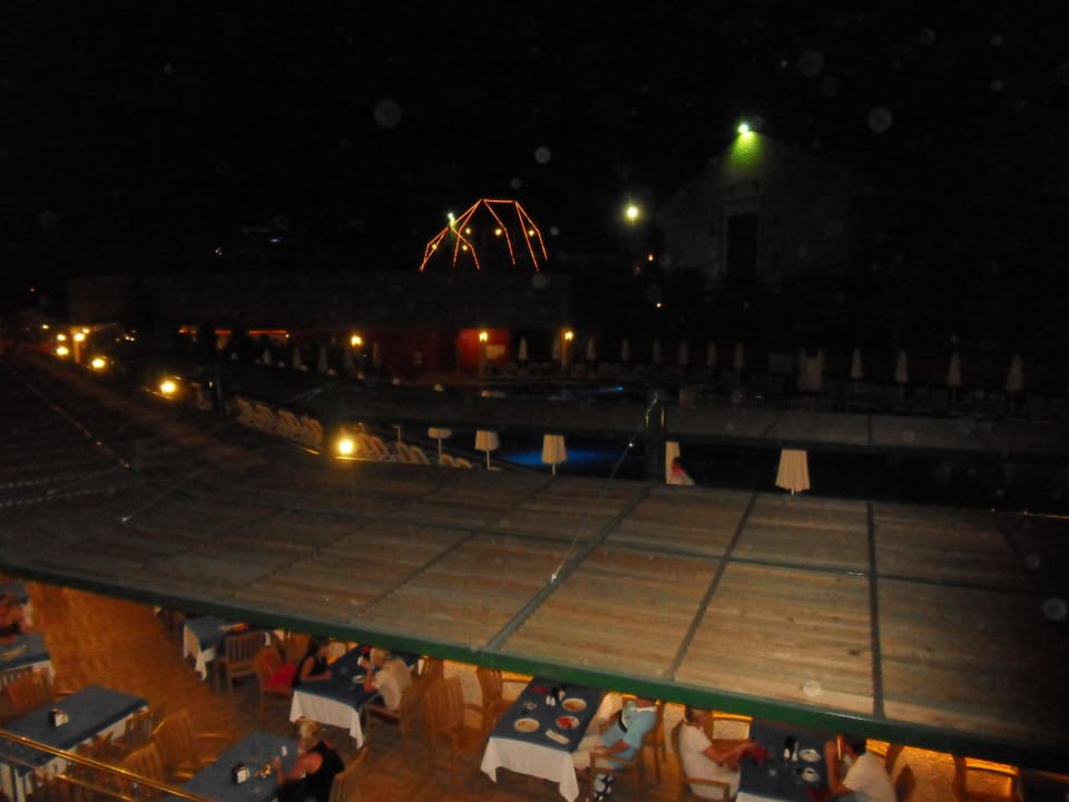 Beim Abendessen Club Side Coast